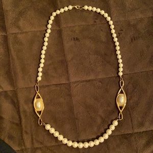 Pearl (costume jewelry) necklace gold tone Vintage